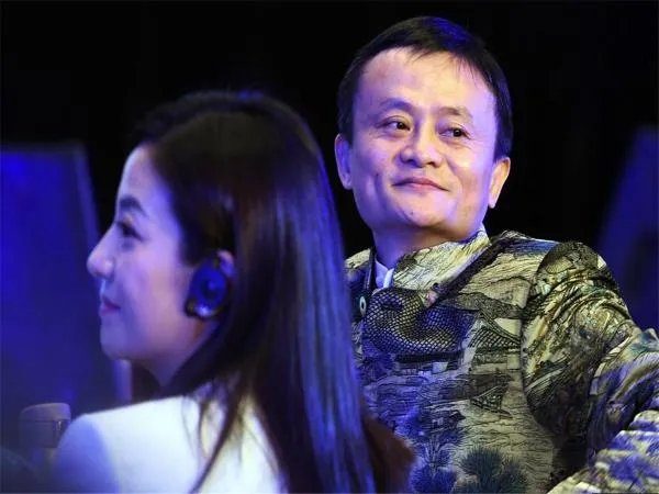 赵薇自从被爆和马云一起拍照之后,马云拒绝认识她的事实,这是不是有损颜面?