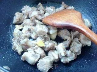 土豆烧排骨
