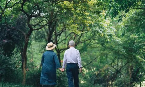 28对金婚老人集体补办婚礼是怎么回事?