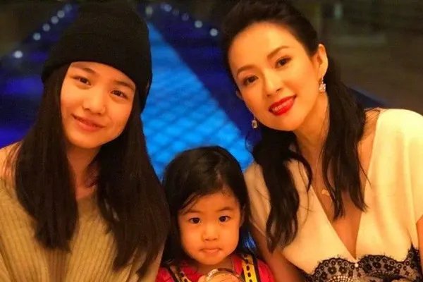 章子怡汪峰为大女儿庆生,为何网友却在讨论前妻葛荟婕?