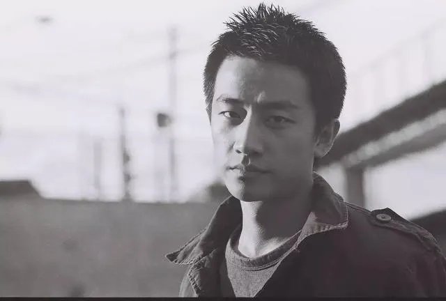 黄轩拍了很多大导演的电影为什么粉丝量还是那么少?
