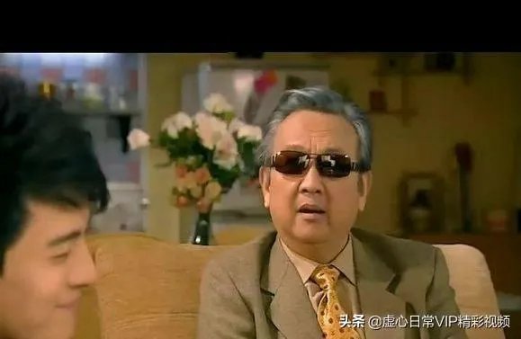 《爱情公寓》一到四季吕子乔的收入来自哪啊?