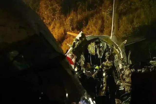 印度客机断成两截,是飞行员操作不当吗?
