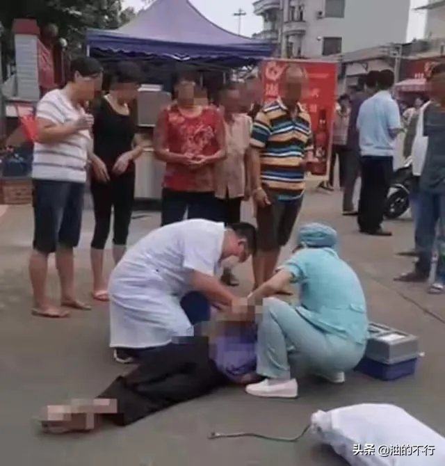 如果你是牵狗女孩,你会逃跑嘛?
