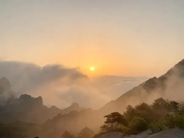 准备去安徽黄山旅游，大家有攻略推荐吗？
