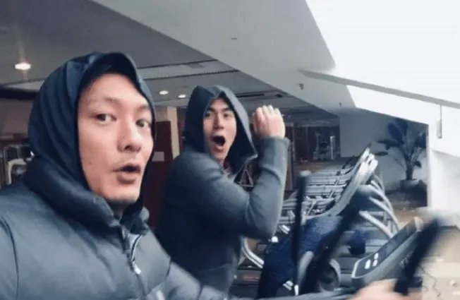 余文乐晒照为彭于晏庆生,亲密互动证友谊,他们是什么时候成为朋友的?