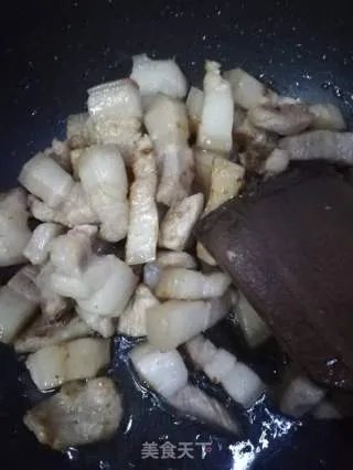 鹌鹑蛋红烧肉