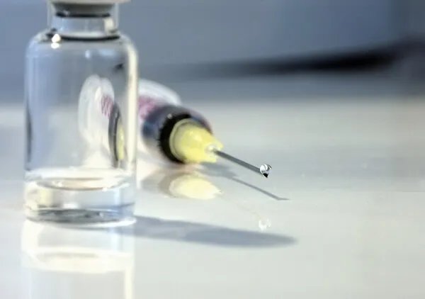多地强制接种疫苗？不打疫苗将限制出入公共场所？情况是怎样的？