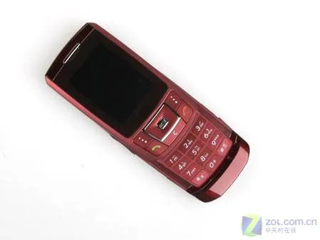 红色经典超薄手机 三星D908再降140元