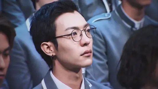 卜凡被北京服装学院退学,究竟是什么原因?