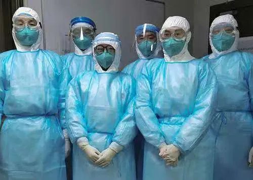 河北女子在高速上狂飙飞奔,被交警拦下后,她的回答为何让人哭笑不得?