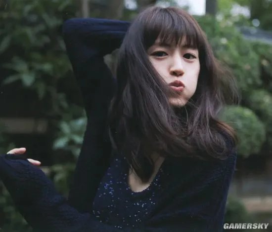 绫濑遥新片《是,我不会游泳》剧照 女主泳装造型亮相