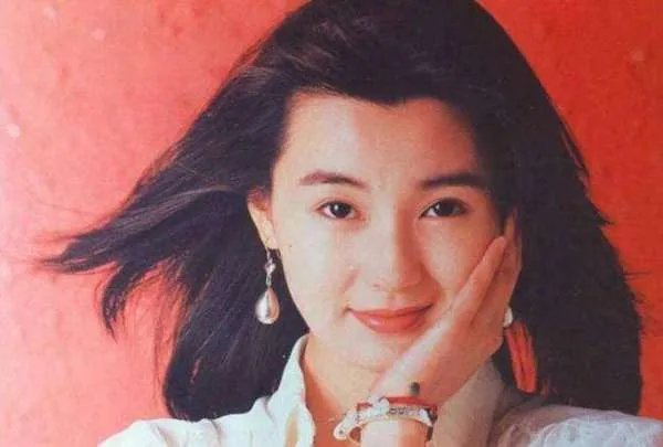 四大影后张曼玉：今57岁身材暴瘦穿地摊货，她过的究竟怎么样？