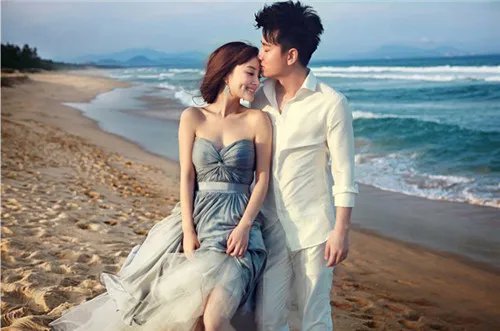 海边拍婚纱照多少钱 沙滩拍摄婚纱照需要注意什么