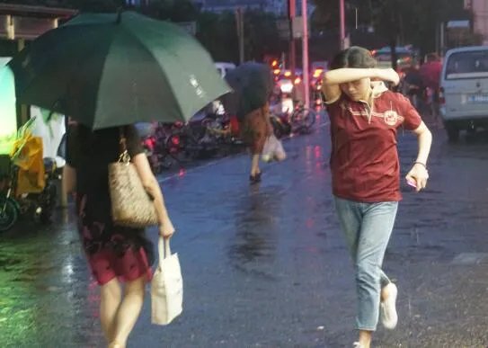 台风黄色预警信号停课吗 台风黄色预警还要上学吗