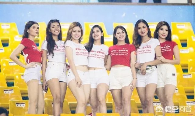 世预赛中国队vs菲律宾看台风景被忽略,美女组团为国足加油,为何都是外国人的模样?