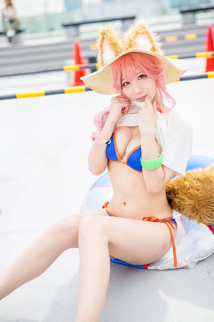 日本美女Coser写真美图欣赏 妹子皮肤白皙身材出众