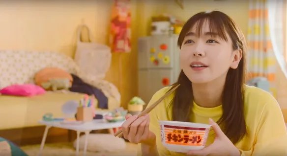 新垣结衣 吉冈里帆撞脸登热搜!网友:不是一个人?