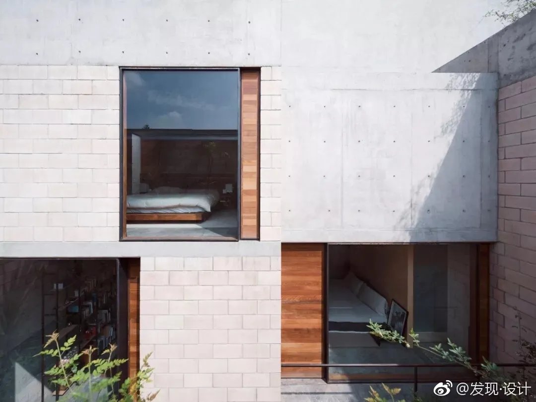 这座被命名为“AS Town House”的住宅位于墨西哥城...