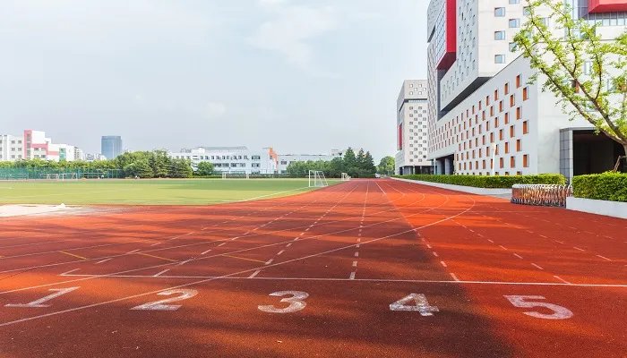 易斯顿美术学院是几本