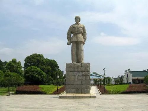 雷锋简介