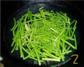 蒜苗炒肉丝