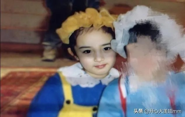 刘恺威和女儿同台,小糯米正脸首曝光,你觉得长得像杨幂小时候吗?