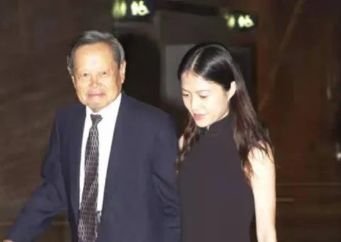 杨振宁的妻子是谁？