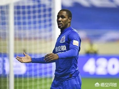 申花接连引进金信煜和沙拉维两名进攻球员，哪两位队内外援会被顶替呢？