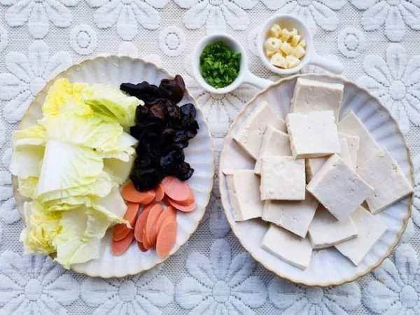 白菜炖豆腐怎样做才好吃?有什么小窍门?
