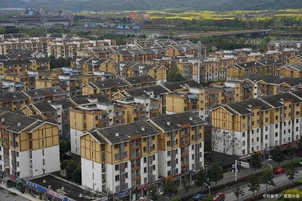 为什么一些落后的县城房价高甚至比所属城市房价还高?