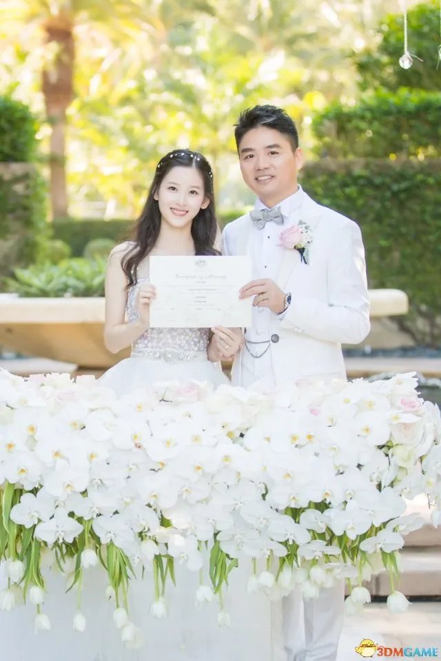 画面太美！刘强东奶茶妹妹今日大婚 两人深情拥吻