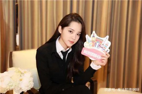 从万人羡到万人嫌,“天才少女”欧阳娜娜,是如何打烂一手好牌的?