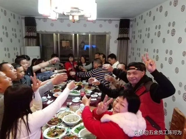 马上过年了，晒一张自己的全家福或者家庭照片和大家分享？