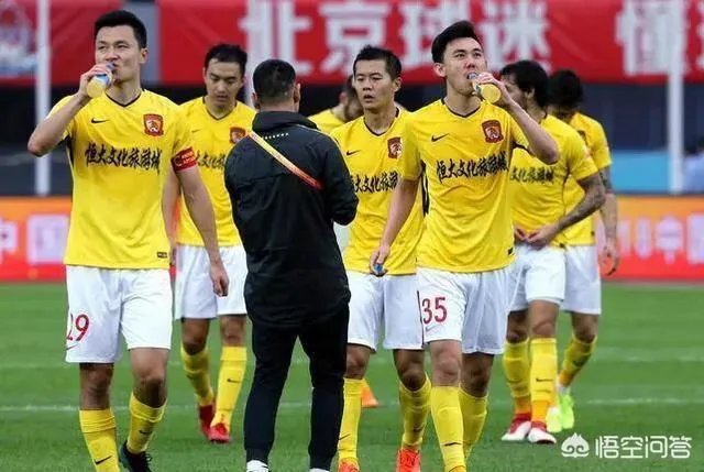 恒大0:2落后北京人和,为什么卡纳瓦罗最先换下郑智?