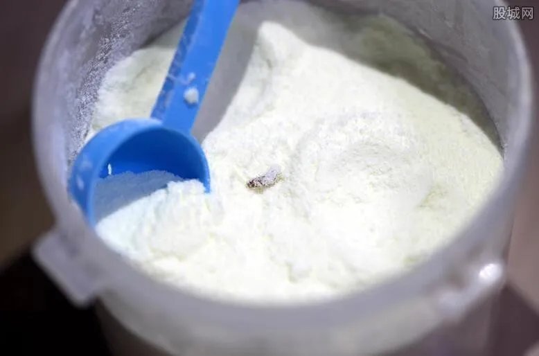 香港测出9款婴儿奶粉有致癌物质 各位家长注意了