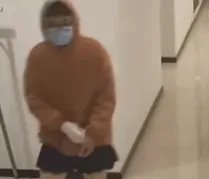 网曝某25岁男子穿短裙扮少女接近宿舍，他这样穿到底是为了什么？