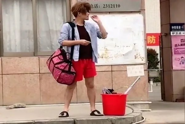 “提桶跑路”是什么意思?为什么要提着桶跑路呢?