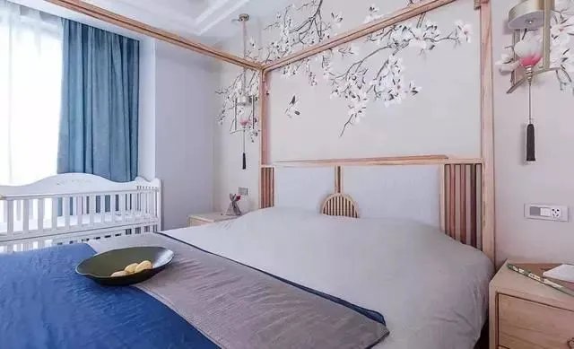 180㎡带庭院的中式原木风,客厅背景墙太美了!