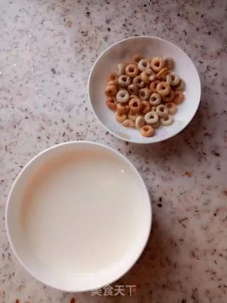 麦圈牛奶