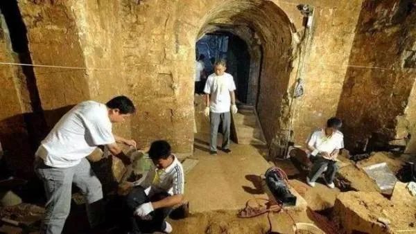 曹操的古墓是什么时候发现的,位于什么地方?