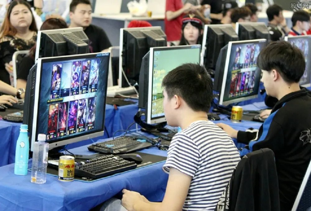 dnf天空套多少钱？款式不同价格不同
