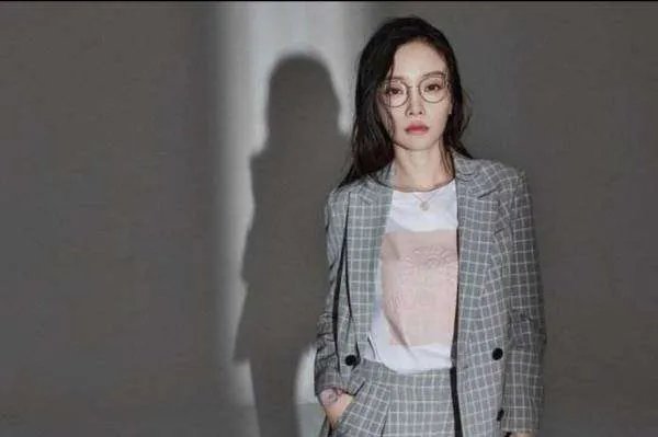 李小璐与PG One 被拍当晚,曾有人打电话威胁她,此事是真是假?