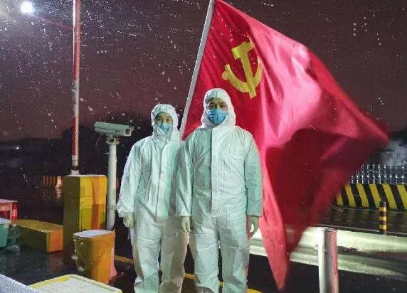 人民日报评疫情防控，越是防疫吃紧越要摒弃躺平心态，我们应该怎么做？