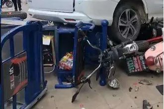 四川女司机驾特斯拉失控连撞多车,车主将承担什么责任