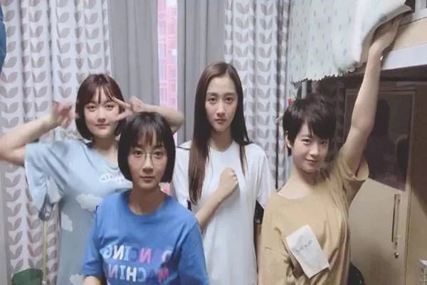 《二十不惑》中的姜小果是因为贫富差距拒绝周寻的吗?