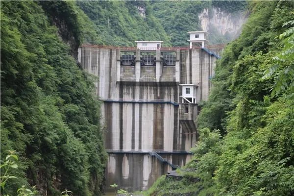 印度大坝建42年启用首日坍塌