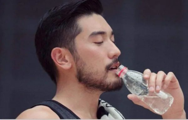高云翔和高以翔有什么样的关系,难道真是亲兄弟吗?