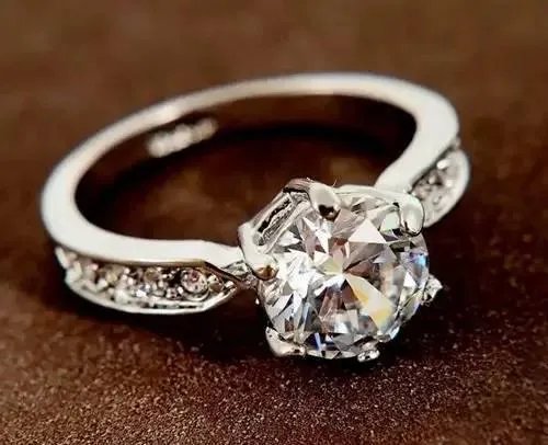5克拉钻石多少钱 订婚钻戒一般多少钱