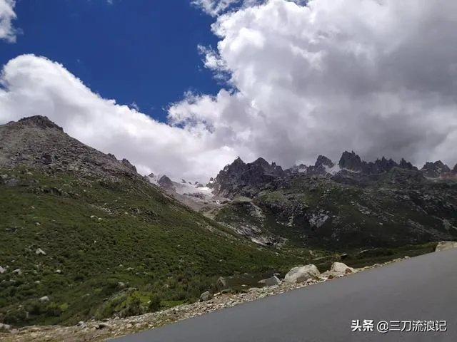 德格雀儿山隧道通车了吗?